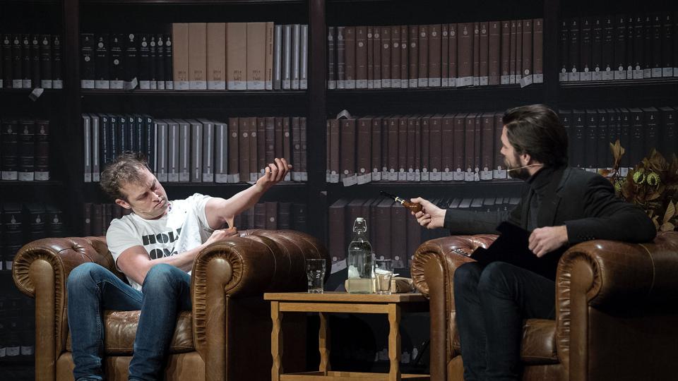 Geo og Thomas Skov i setuppet, hvor Geo er klient og Thomas Skov psykolog. <i>Lars Pauli</i>