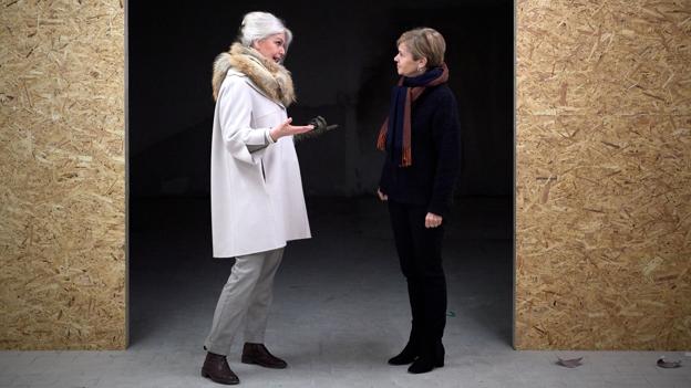 Bit Vejle og datteren Zeleste glæder sig til at kunne byde folk indenfor i det nye papirkunstcenter. De håber på, at det vil skabe en interesse for papirkunsten. Foto: Henrik Bo <i>Foto: Henrik Bo</i>