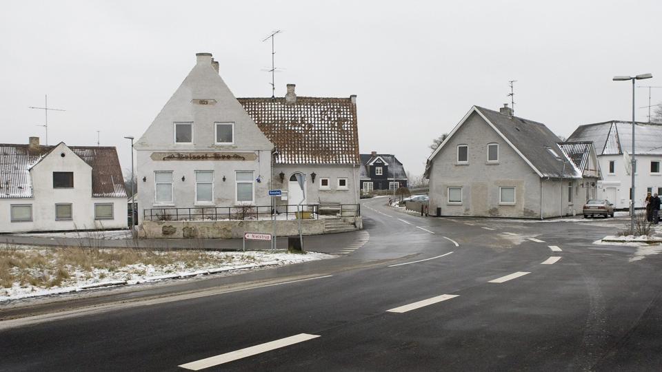 Den gamle kro i Kvissel (bygningen midt i billedet) bliver måske revet ned.Arkivfoto: Kim Dahl Hansen <i>Pressefotograf Kim Dahl Hansen</i>