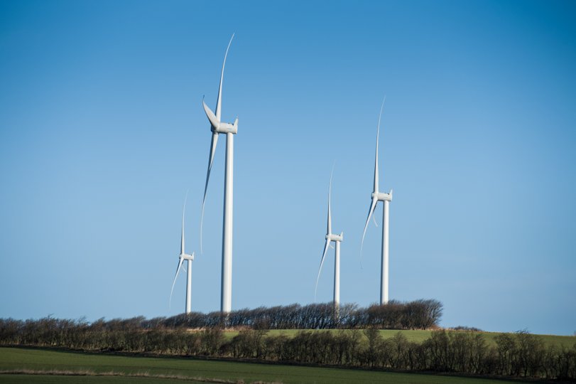 De seks delvis kommunalt ejede vindmøller i Sindbjerg Plantage er de yngste på Mors. De blev stillet op i 2014.  <i>Arkivfoto: Bo Lehm</i>