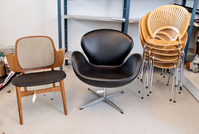 Den specielle designerstol til venstre i billedet, opdagede ejeren selv var blevet sat til salg på Facebook.Arkivfoto: Henrik Louis