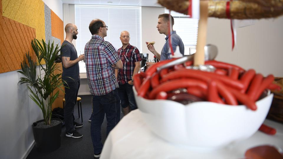Flytningen - for ottende gang - blev onsdag markeret med blandt andet røde pølser. Foto: Mette Nielsen <i>Mette Nielsen</i>