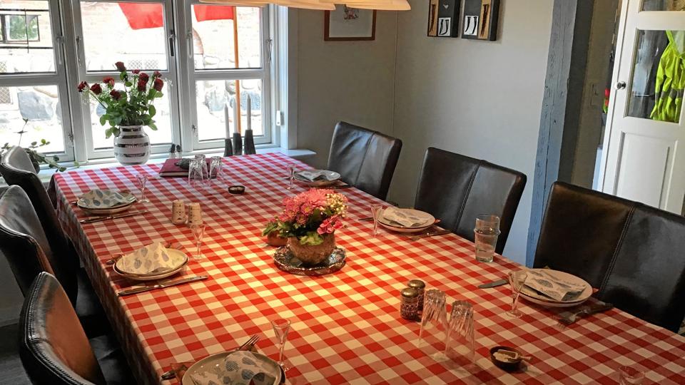 Gennemført dansk hygge både inde og ude.