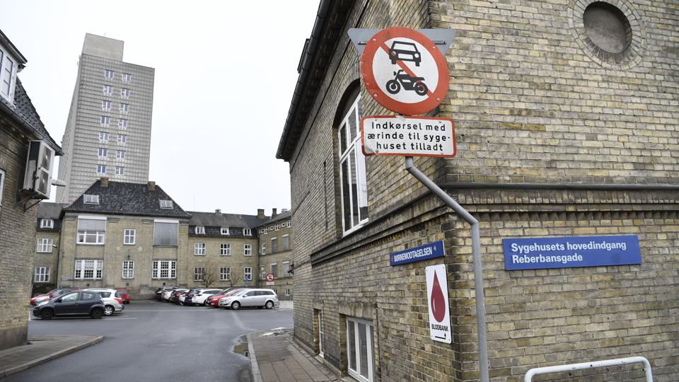 I det centrale Aalborg er der ikke mange betalingsfri p-pladser tilbage. Sygehus nord har været en lille lomme, men nu er det slut med at holde der uden ærinde. Arkivfoto: Mette Nielsen <i>Mette Nielsen</i>