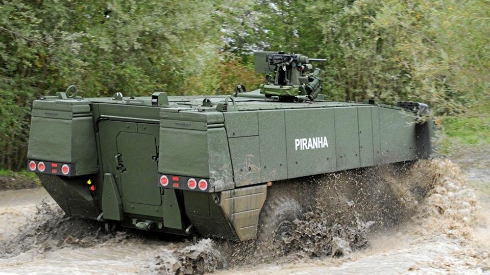 Salget af entreprenørmaskiner går godt, men forsvarets indkøb af nye mandskabsvogne og en servicekontrakt - ligeledes med forsvaret - bidrager også til det historisk gode resultat for Hydrema. Foto: General Dynamics