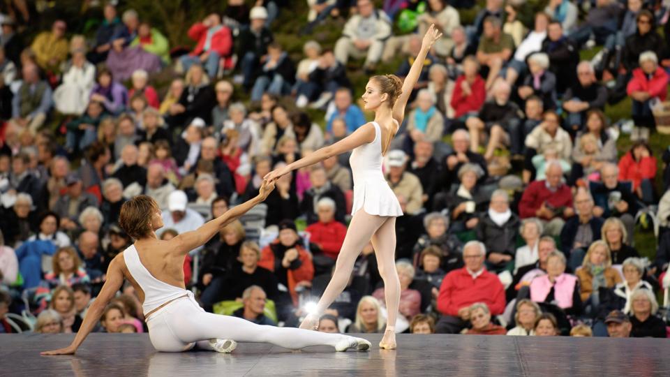 Den Kongelige Sommerballet har tidligere optrådt i Rebild Bakker. Arkivfoto: Claus Søndberg