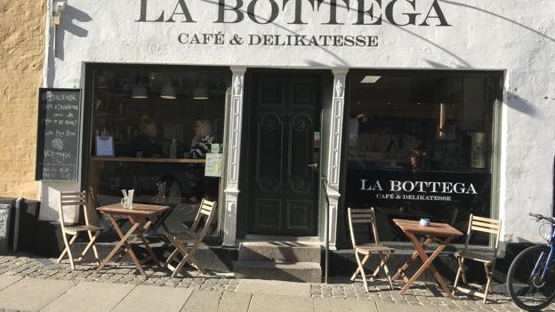 La Bottega har café og gårdhave med masser af siddepladser. Foto: Carl Emil Nielsen