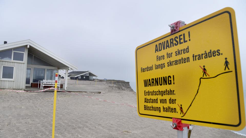 For anden gang får to sommerhusejere i Lønstrup et rømningspåbud.Arkivfoto: Bente Poder <i>Bent Bach</i>