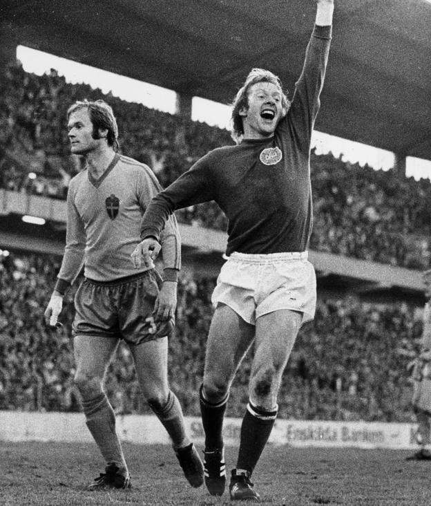 En majaften i 1976. Ove Flindt Bjerg scorede, da det danske landshold for første gang i 39 år vandt på udebane over Sverige. <i>Foto: Ritzau Scanpix</i>