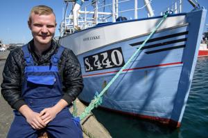 24-årig fisker udlever drengedrøm: Nu vil myndighederne krænke hans privatliv