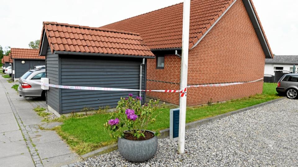 Her i huset i Blenstrup blev den 56-årige kvinde fundet død søndag morgen. En 62-årig mand er anholdt og sigtes for drab på kvinden. Foto: Jan H. Pedersen