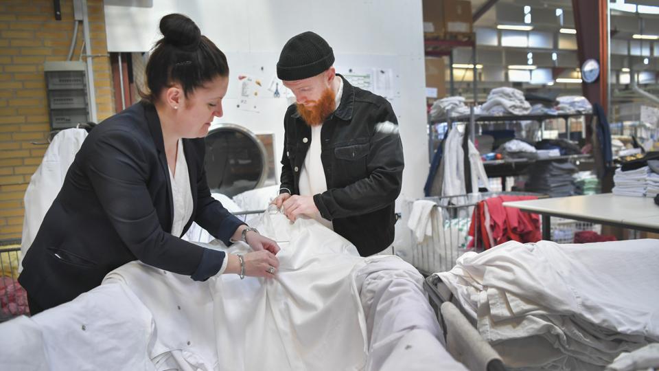 Søskendeparret Martin og Sarah Kruse er tredje generation, der driver Kruse Vask i Veddum. Arkivfoto: Hans Ravn