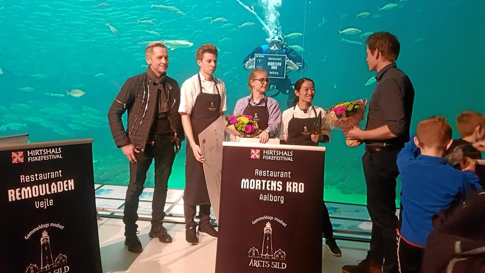 Morten ”Kok” Nielsen, Simon Reiche, Josefine Daugård og Maria Hartmann blev på Nordsøen Oceanarium overrakt prisen Årets Sild 2018.