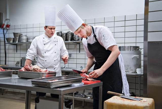 Søndag er der Nordjyske Mesterskaber for kokke- og tjenerelever på EUC Nord i Hjørring. Arkivfoto: Hans ravn