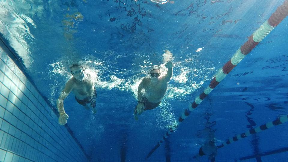 Anders Vestergaard og Per Kristensen kan svømme langt, og her taler vi om seriøst langt og meget gerne på havet. Arkivfoto: Hans Ravn <i>Hans Ravn</i>