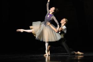 Begejstrede børn mødte kongelige balletdansere: - Det er vildt fedt, at vi får lov til at se dem