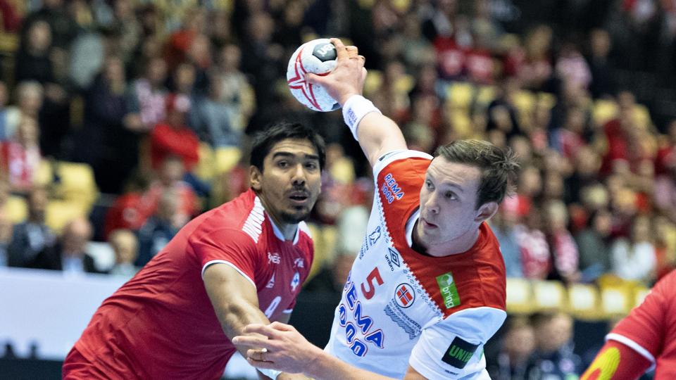 Det danske hold har Mikkel Hansen, men med den tidligere Aalborg-spiller Sander Sagosen har det norske hold en ener på samme høje niveau.Foto: Henning Bagger/Ritzau Scanpix <i>Ritzau Scanpix</i>