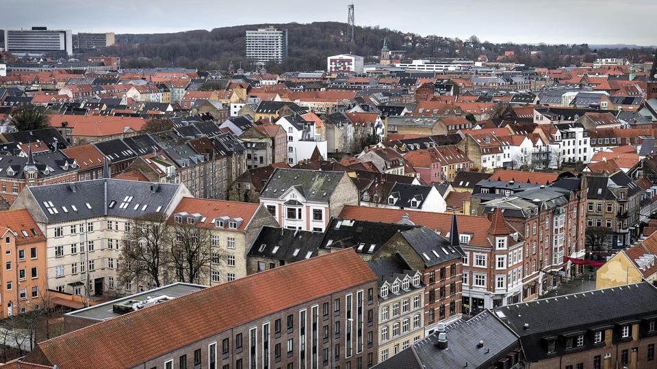 Flere udvalg har ønsket, at en ny erhvervsstrategi ikke kun handler om Aalborg by men om hele kommunen.  Arkivfoto: Torben Hansen