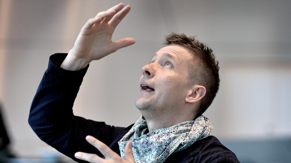 Jeppe Hein. Her fotograferet i Musikkes Hus, hvor han har lavet kunstværket oppe i toppen af huset: Det roterende spejl. Arkivfoto: Torben Hansen
