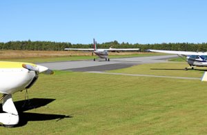Højt at flyve, dyrt at falde: Kommunalbestyrelsen undersøger muligheden for at udvide Læsø Flyveplads