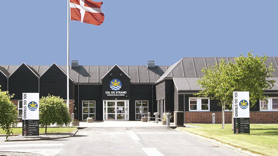 Fyringer og hjemsendelse af medarbejdere rammer både hovedkontoret her i Hune og de 21 lokalbureauer over hele landet. Foto: Sol og Strand