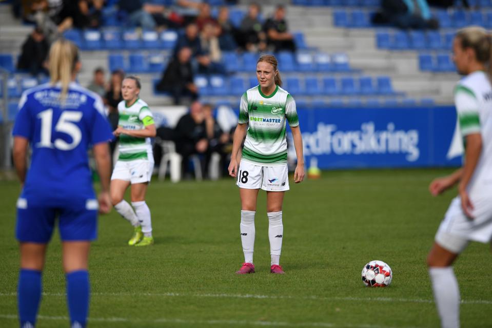 Sara Holmgaard er blevet lejet ud til Fortuna Hjørring i de næste fire måneder, fordi hun ikke kunne blive spilleberettiget i engelsk fodbold. <i>Arkivfoto: Mette Nielsen</i>