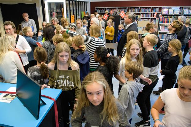 vidnesbyrd skuffe strand Skolebibliotek er som forvandlet: Pangfarver og lækre møbler skal inspirere  børn til at lære nyt | Nordjyske.dk