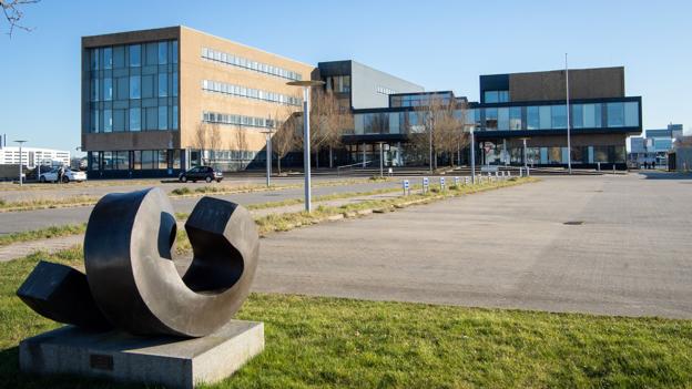 Ligesom de øvrige forvaltninger er by- og landskabsforvaltningen på Stigsborg Brygge stort set tømt for sagsbehandlere, fordi alle medarbejdere arbejder hjemmefra.Foto: Peter Broen <i>Foto: Peter Broen</i>