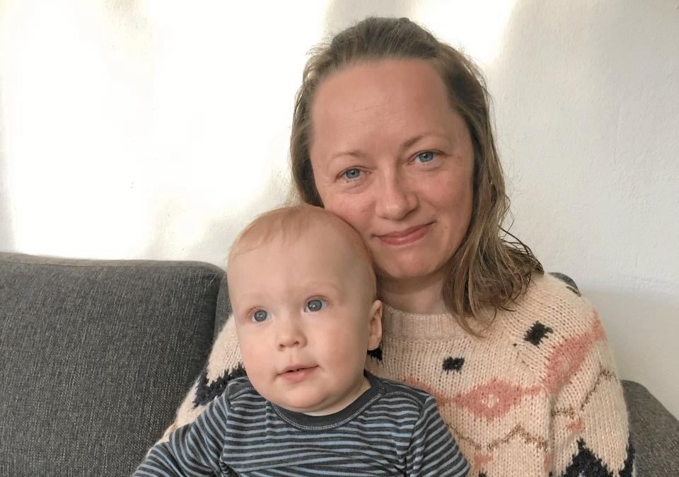 Louise Ibsgaard med sønnen Malthe. De bor i første parket til de mange krydstogtanløb i Aalborg. Privatfoto