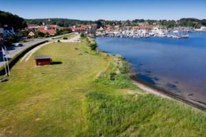 Stor ballade om lille sandstrand: Folk skal da bade i fjorden