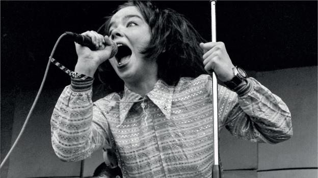 Via sine kontakter i det islandske musikmiljø kom Jan Sneum tæt ind på Sugarcubes næsten allerede før, bandet var startet, og han fortalte historier om dem på P3, før de blev store. Han interviewede Bjørk kl. 17 d. 2. november 1987 - står der i hans kalender, Sneum gemte alt! Foto: Jan Sneum