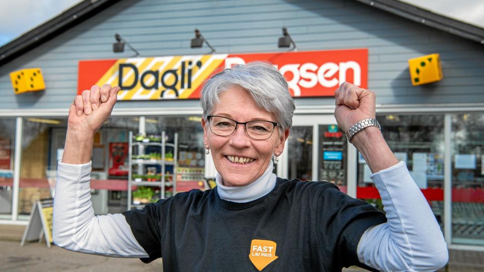 Lone Frahm Vanggaard har arbejdet ved Dagli' Brugsen i Gærum i fire år. Foto: Jens Bach