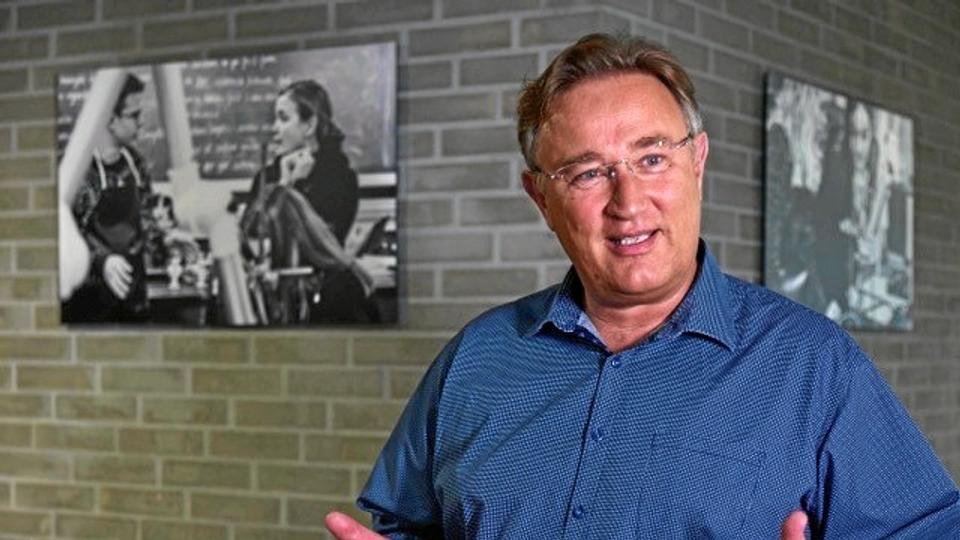 - Lige nu bliver de to elever testet, og så håber jeg, at vi har et svar indenfor 48 timer om, hvorvidt de er smittet eller ej, fortæller skoleleder Flemming Horsfeldt mandag formiddag. Privatfoto