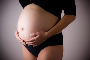 Gravid: Din partner risikerer at gå glip af fødslen, hvis der er mistanke om coronavirus