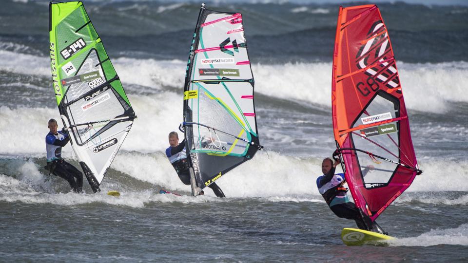 Vinden blæste godt igennem i sidste uge under Cold Hawaii Games, men det var de optimale forhold at afholde EM i Windsurfing i. Foto: Peter Mørk