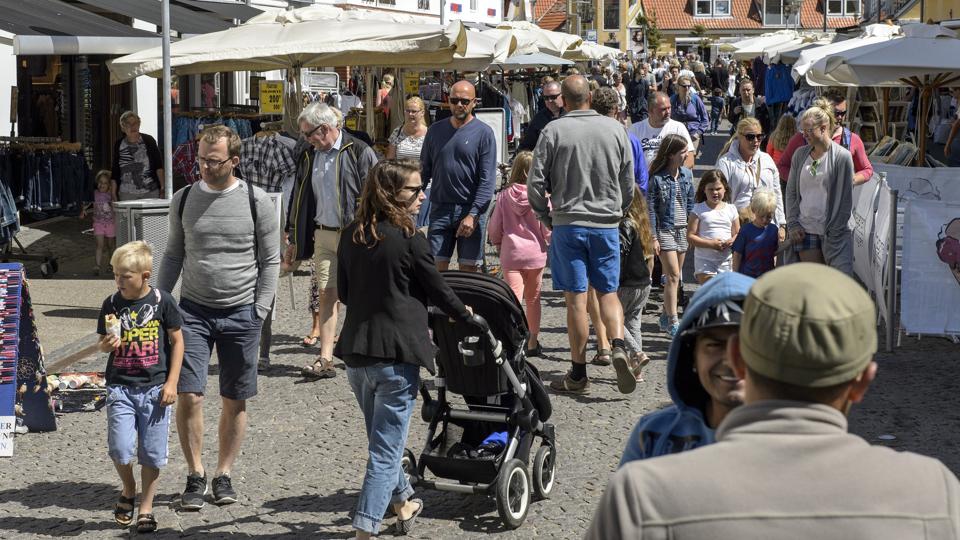 Borgere i Skagen bekymrer sig over de mange turister. Arkivfoto: Peter Broen
