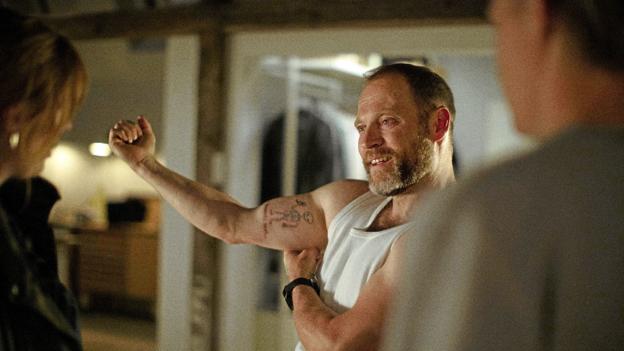 Filmen er knækket for Morten (Jacob Lohmann), der er begyndt at leve fuldstændig uden hensyn til konsekvenserne af sine handlinger. Foto: Jason Alami/DR <i>Jason Alami/DR</i>