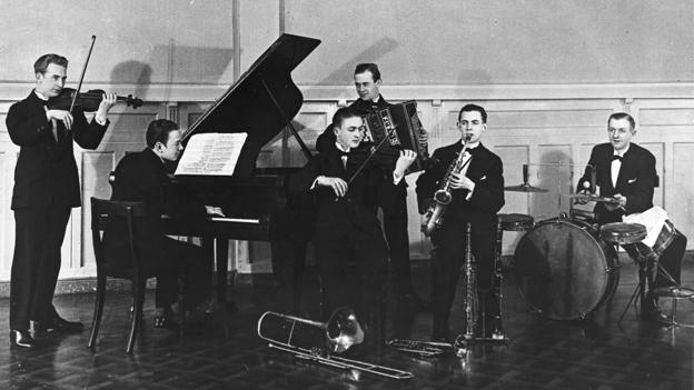Vejgaard Jazzband på Hotel Kong Frederik i 1933.