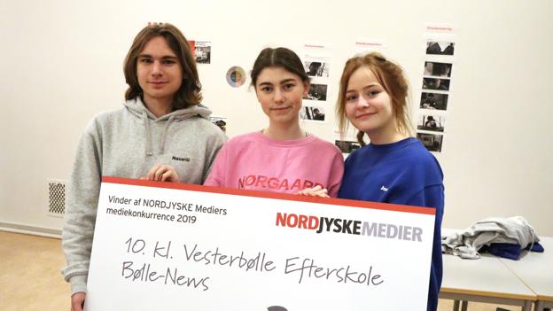 17-årige Nazar Balokha og 16-årige Freya Elgaard og Joanna Vinther var blandt vinderne af NORDJYSKEs mediekonkurrence, der har været i gang hen over efteråret. De blev hædret for deres e-avis-projekt Bølle-News.