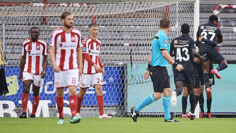 AaB endte med at tabe med hele 4-0, da FC Nordsjælland senest var på besøg i Aalborg. Arkivfoto: Henrik Bo <i>Foto: Henrik Bo</i>