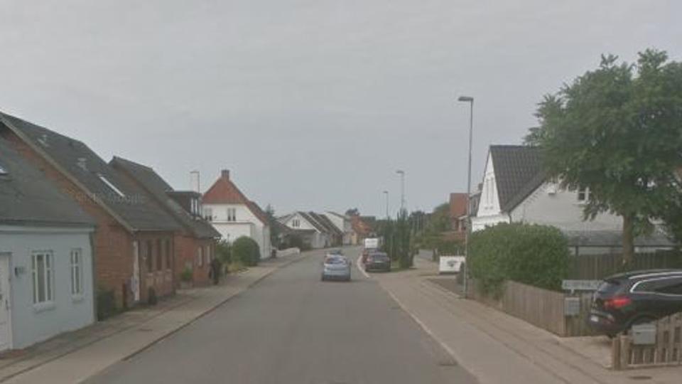 Overfaldet på den 16-årig pige, er ifølge anmeldelsen begået på Hundborgvej lidt før Vestre Kirkegård i Thisted natten til søndag 1. september. Foto: GoogleMaps
