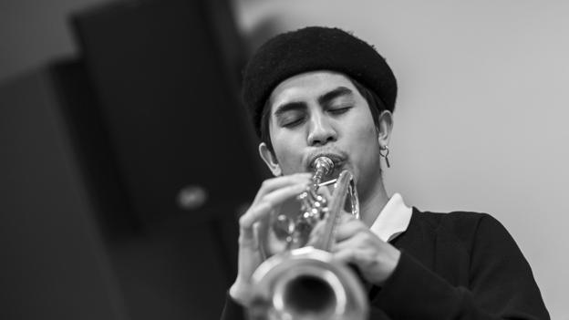 Når Paolo Maido spiller jazz, kan han udfolde sig selv og komme ud med sine egne ideer. For ham er jams meget motiverende, da han kan udvikle sig med musikere, der er bedre end ham selv. Foto: Martél Andersen <i>Foto: Martél Andersen</i>