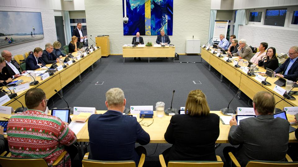 Byrådsmødet flytter tilbage til Aabybro. Men salen bliver noget tommere end her. Blot fem politikere skal nemlig være fysisk til stede. Arkivfoto: Bo Lehm <i>Bo Lehm</i>