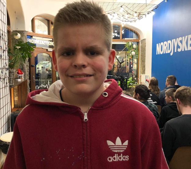 Frederik Valdemar Lykke Johansen på 13 var inde at se Johnni Gade med sin far.
