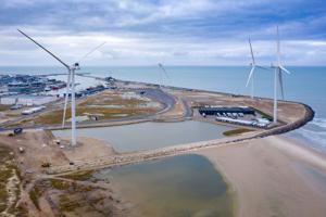 Bank vil være CO-2-neutral: Køber vindmølle på Hirtshals Havn