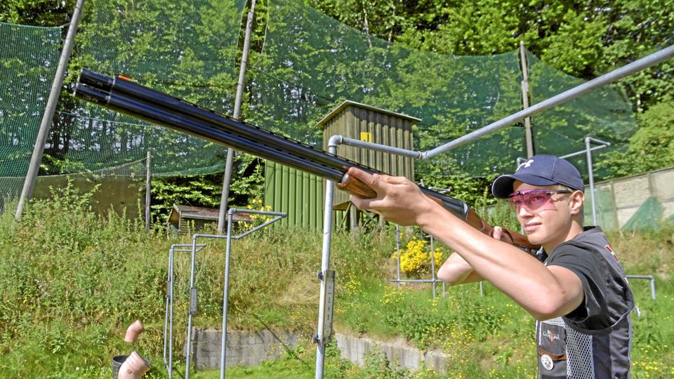 15-årige Simon Greth har som optakt til det nu aflyste EM stævne i Nice i Frankring her i september øvet rigtig mange timer hver uge på skydeanlægget på Banesvinget i Støvring. Han er placeret blandt de fem bedste skytter på det danske landshold. Arkivfoto: Henrik Louis