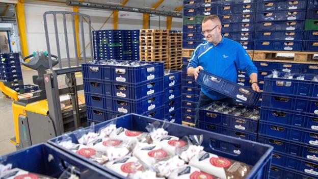 De ansatte håndterer kun cirka halvt så mange brødtyper som normalt hos Lantmännen Schulstad i Pandrup. Dermed kan produktionen af hver enkel type øges markant. Foto Lars Pauli <i>Foto: Lars Pauli</i>