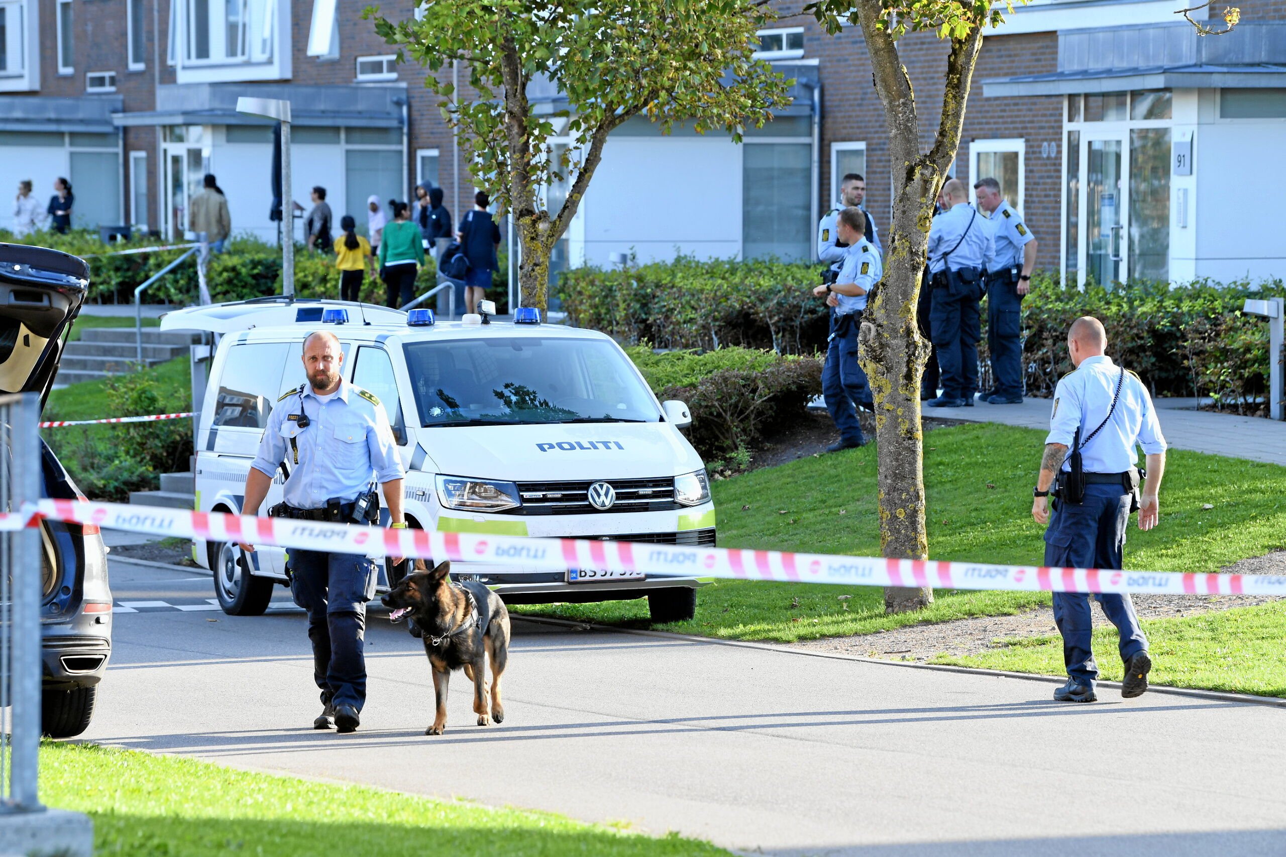 Politiet var massivt til stede i Nørresundby: En person blev overfaldet