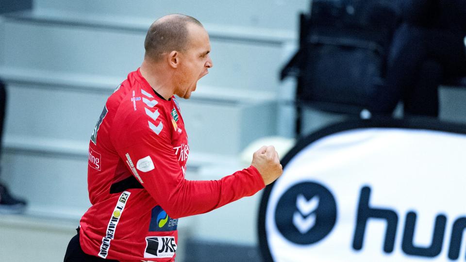 Søren Pedersen begyndte på bænken mod KIF Kolding, men han blev alligevel afgørende i anden halvleg. Foto: Torben Hansen