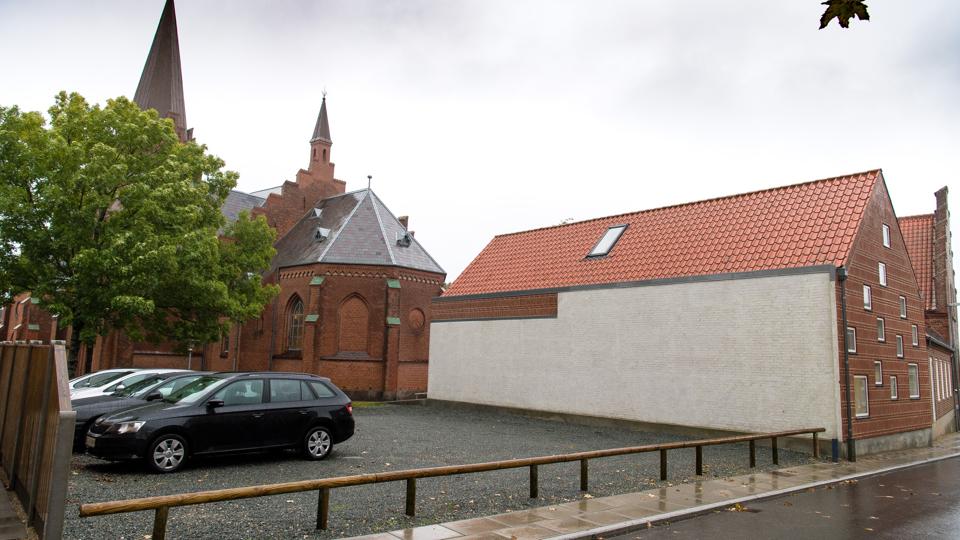 Alle folkekirker er lukket - der er ingen gudstjenester på søndag og foreløbig de næste to uger. Dåb, begravelser og vielser kan gennemføres. Alle andre aktiviteter er aflyst, herunder koncerter, foredrag og møder. Arkivfoto: Bo Lehm